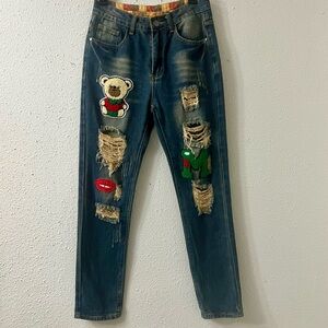 Distressed Men’s Blue Jeans Cartoon Teddy Bear Patch Ripped Size 28 Red Lip